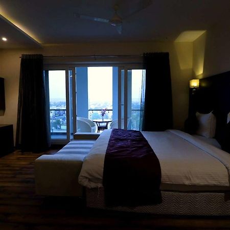 Shanti Clarks Inn Suites Ujjain Exterior photo
