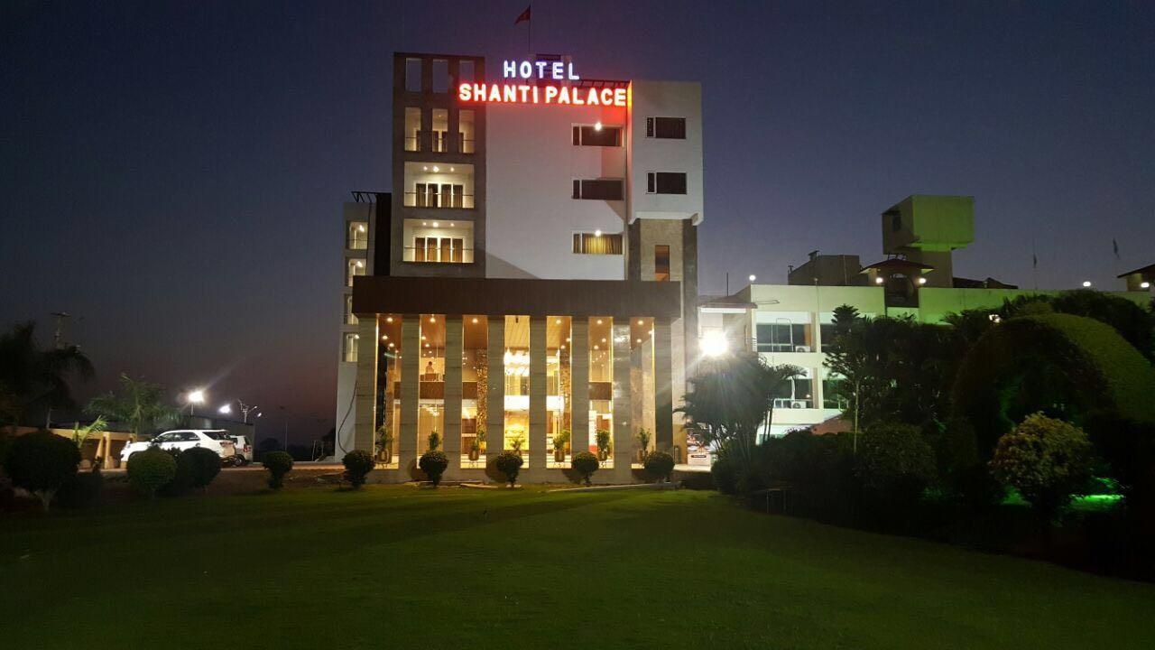 Shanti Clarks Inn Suites Ujjain Exterior photo