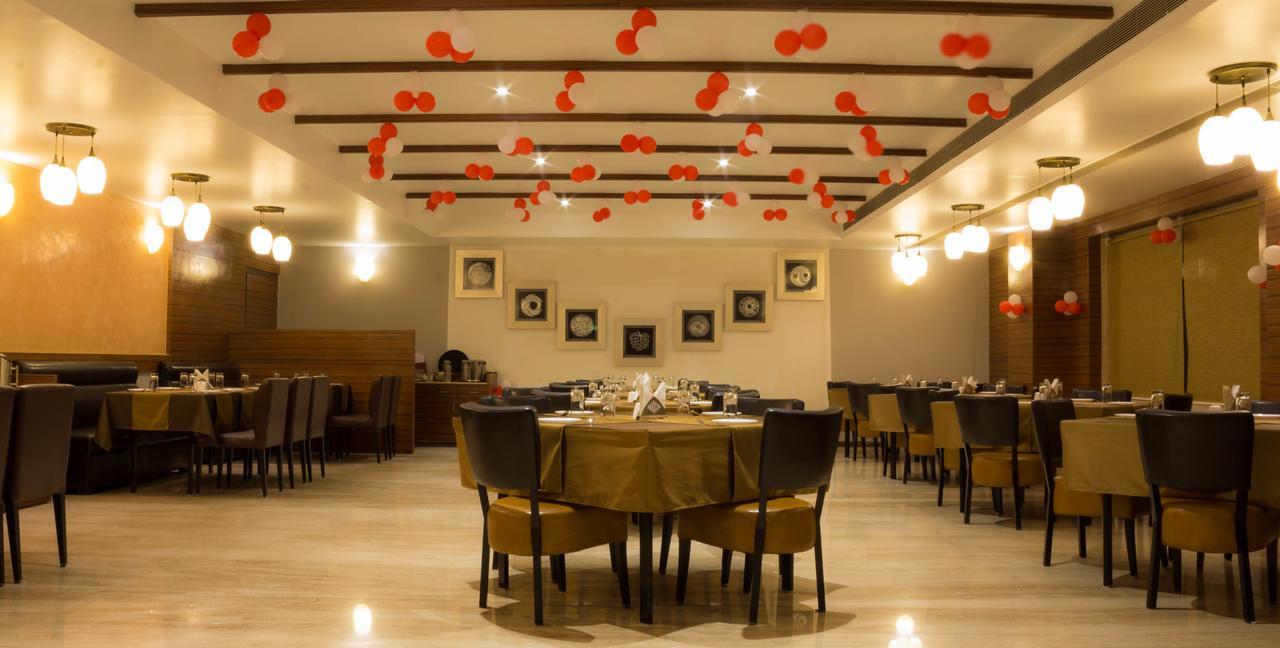 Shanti Clarks Inn Suites Ujjain Exterior photo