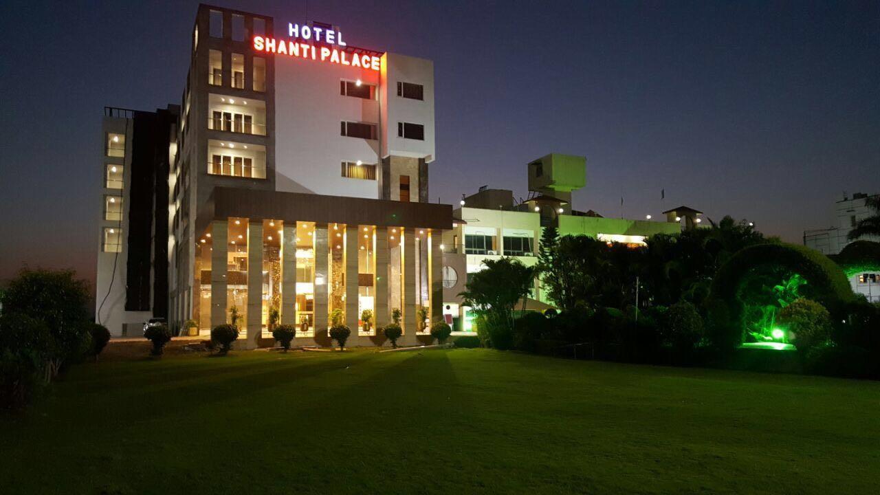 Shanti Clarks Inn Suites Ujjain Exterior photo