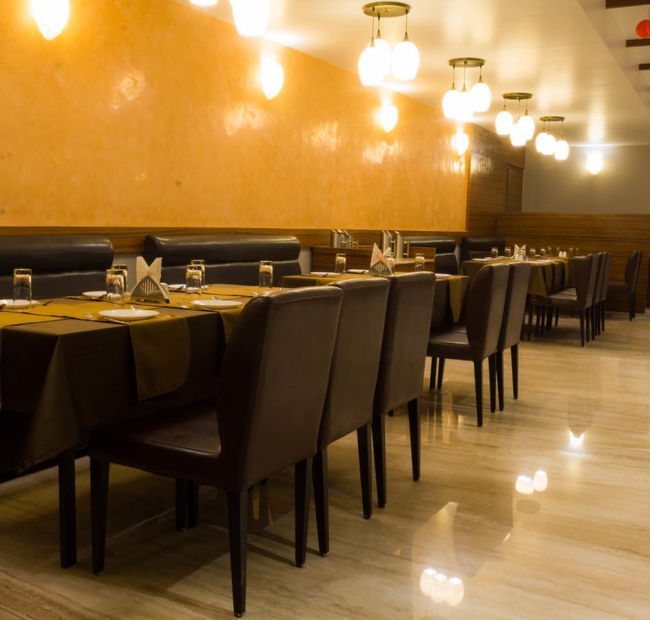 Shanti Clarks Inn Suites Ujjain Exterior photo