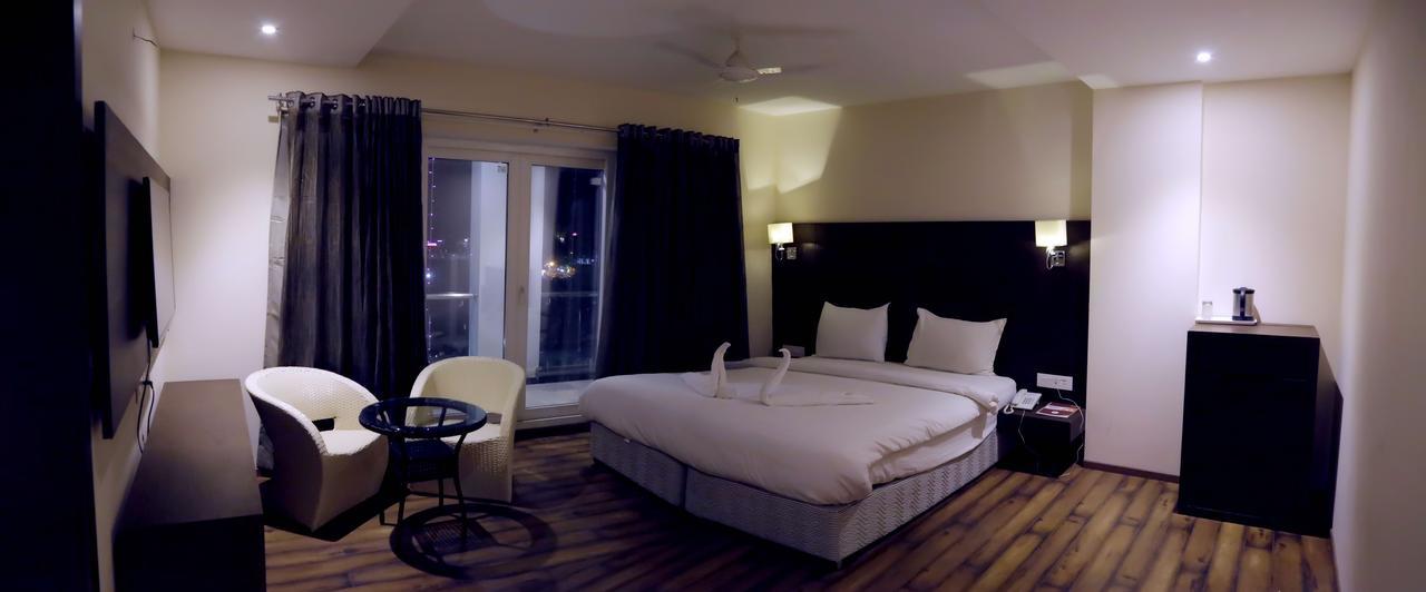 Shanti Clarks Inn Suites Ujjain Exterior photo