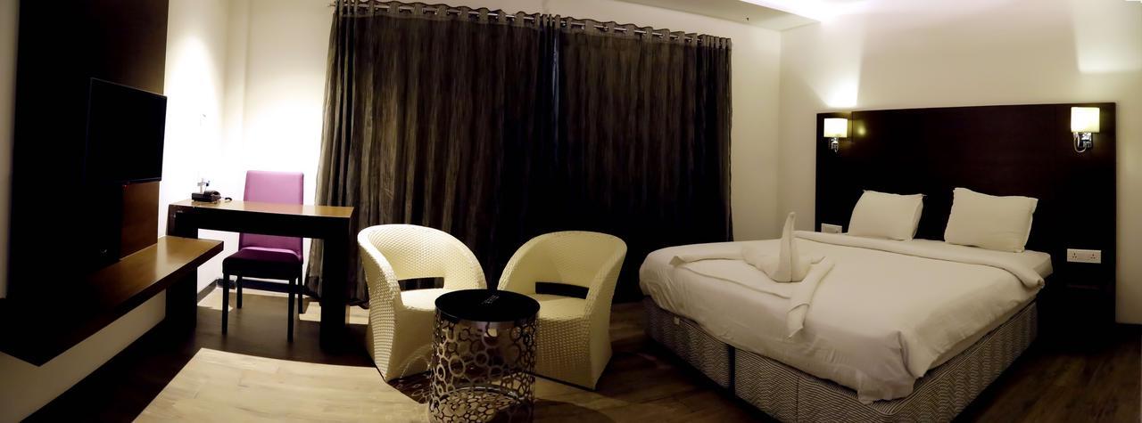 Shanti Clarks Inn Suites Ujjain Exterior photo