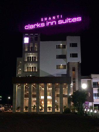 Shanti Clarks Inn Suites Ujjain Exterior photo