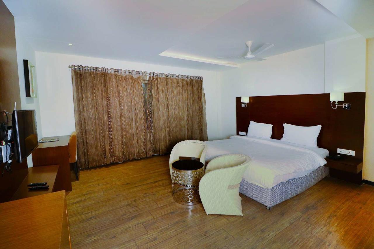 Shanti Clarks Inn Suites Ujjain Exterior photo